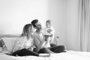 newborn-family-photography-home-15