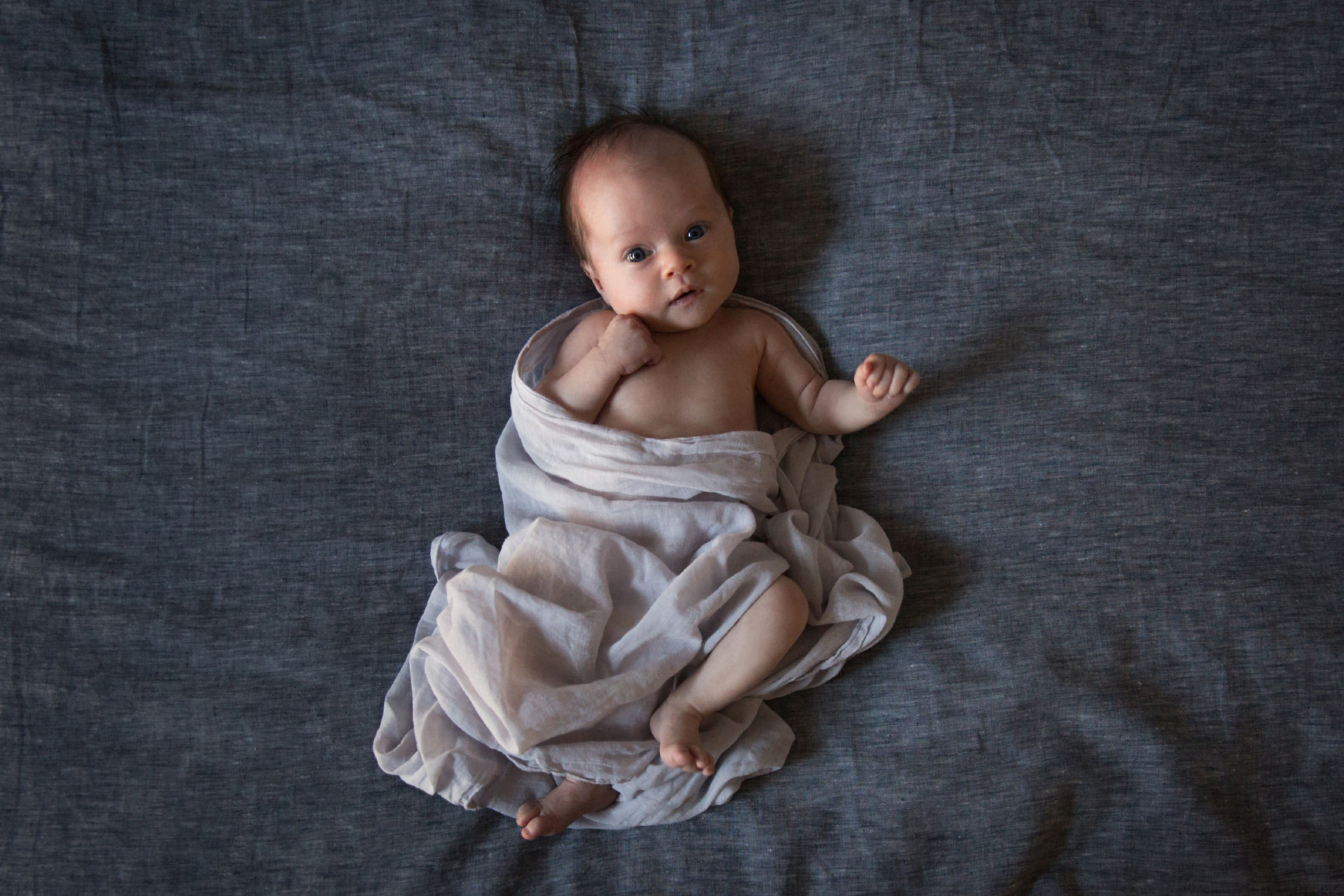 newborn-family-photography-home-24